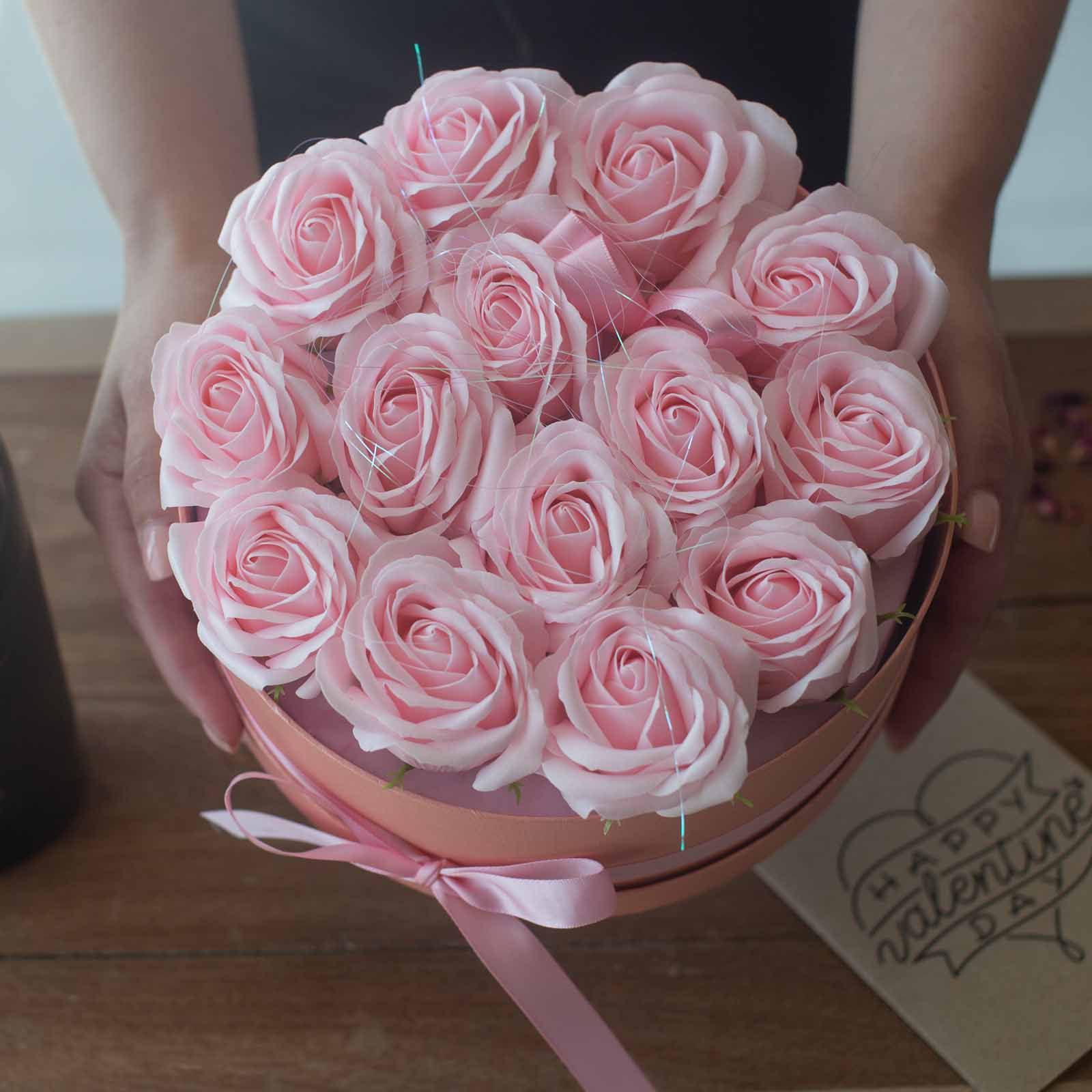 Seifenblumen Rosenstrauß 14 Rosa Rosen Rund – Duftseifen Geschenkbox