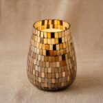 Große Mosaik Duftkerze im Glas Amber 150 Stunden Brenndauer – Honigbee Große Mosaik Duftkerze im Glas Amber 150 Stunden Brenndauer