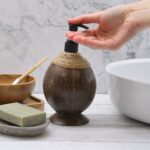Seifenspender aus Kokosholz 150 ml Natur – Honigbee Seifenspender aus Kokosholz 150 ml Natur