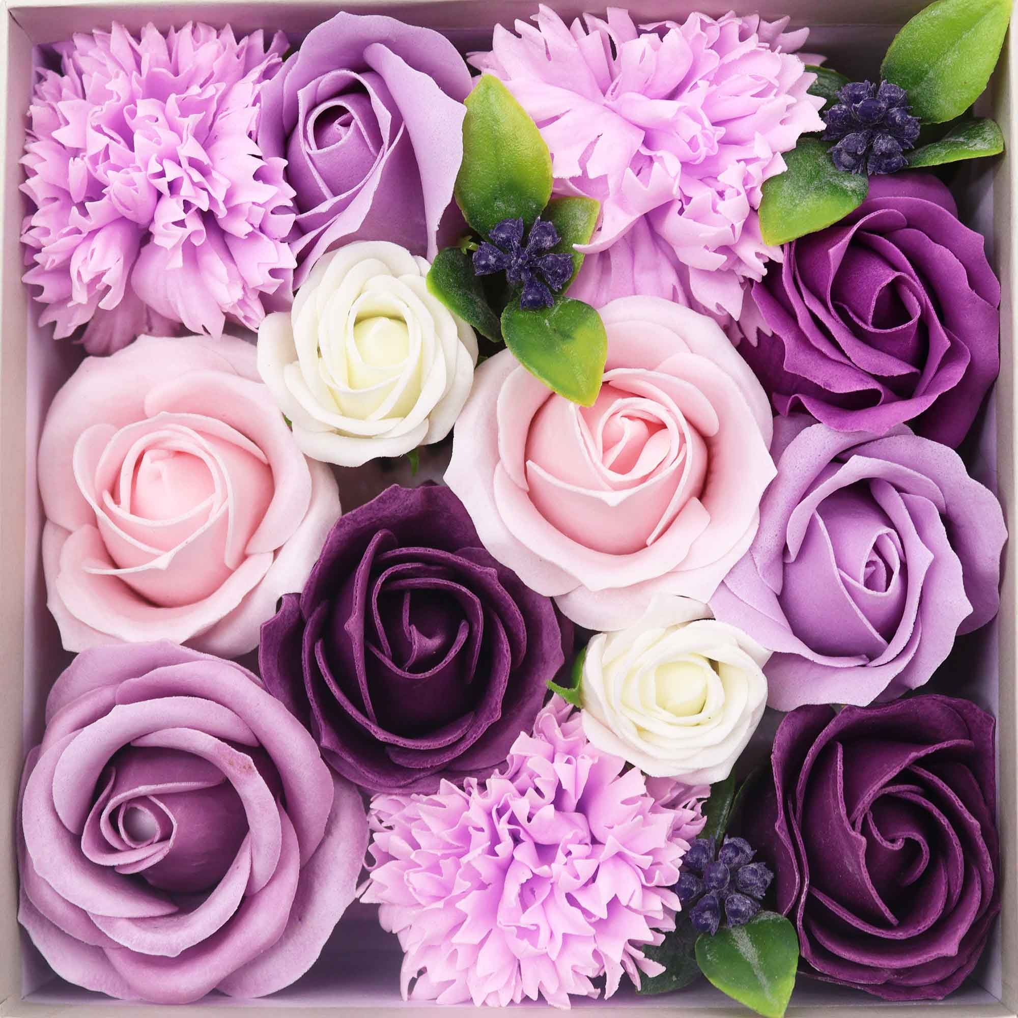 bG9jYWw6Ly9tZWRpYS8xTi80RC82MFIzMEMxRzZXUjM0RDFOLzNhNjdhMDMwLmpwZWc-1.jpg Seifenblumen Geschenkbox Lavendel Rose & Nelke Quadrat – Duftseifen Geschenk