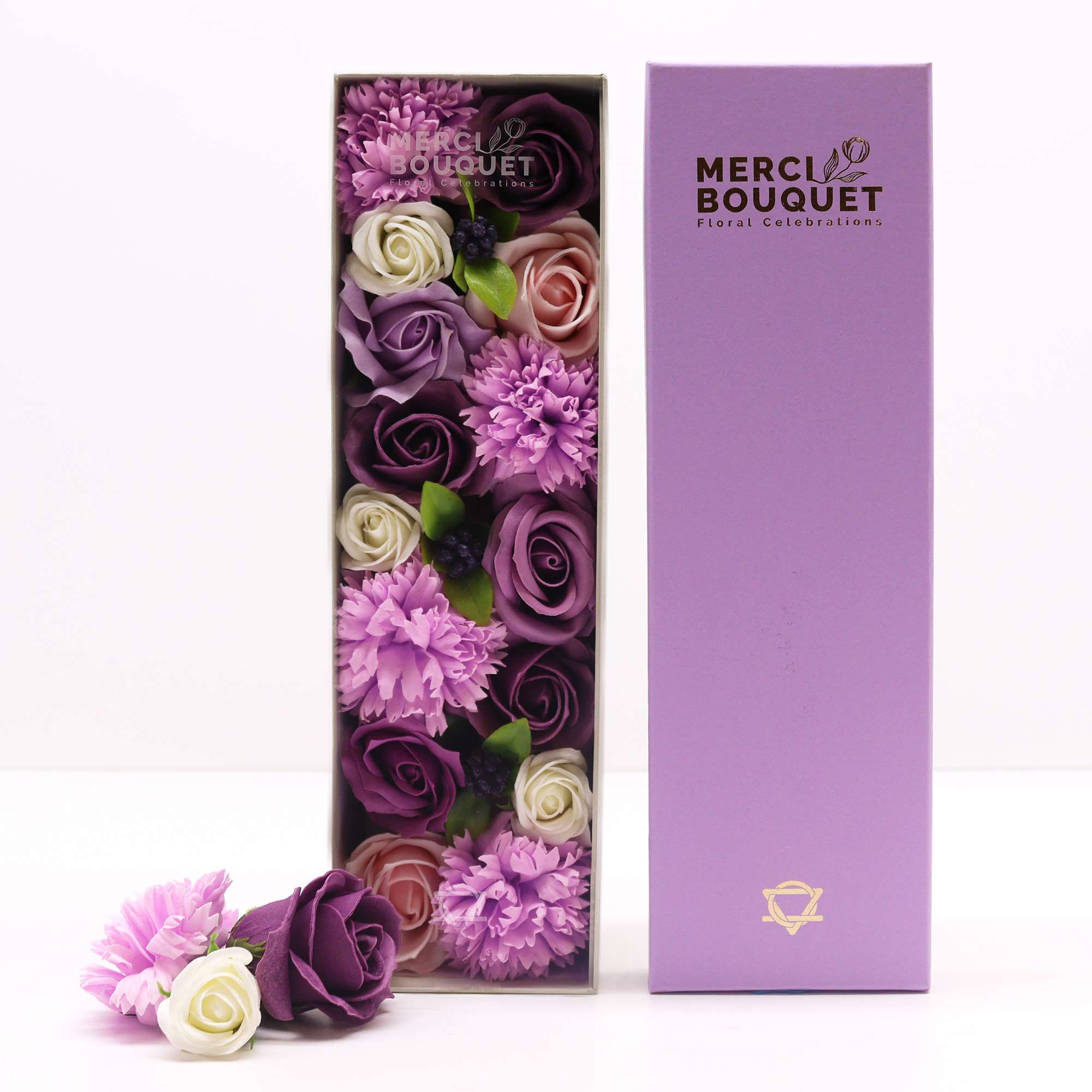 bG9jYWw6Ly9tZWRpYS8xTi84Qy82MFIzMEMxRzZSV0s4QzFOLzg0NjdlZjY2LmpwZWc-1.jpg Seifenblumen Geschenkbox Lavendel Rose & Nelke – Duftseifen Geschenk