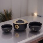 Glückskatze Teeservice Schwarz mit Teekanne & 2 Tassen im Reiseetui – Honigbee Glückskatze Teeservice Schwarz mit Teekanne & 2 Tassen im Reiseetui