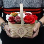 Seifenblumen Rosenstrauß Rosa im Weidenkorb – Duftseifen Geschenk