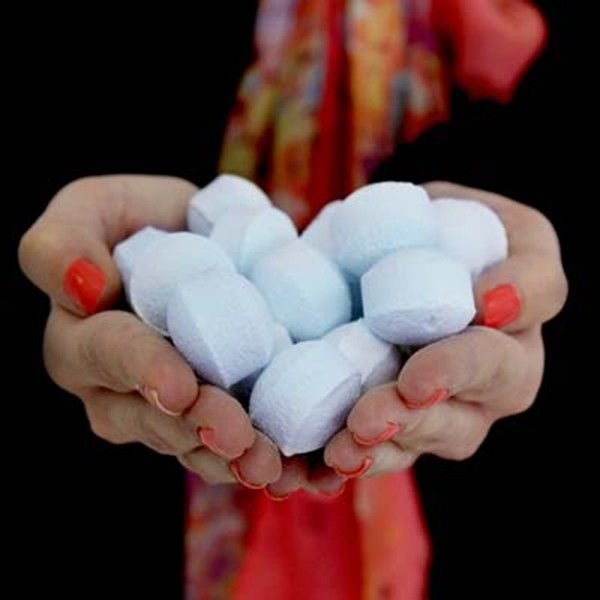 bG9jYWw6Ly9tZWRpYS8xUC80RC82MFIzMEMxRzZDVks0RDFQLzczMDJkMWNkLmpwZWc-1.jpg Chill Pills Badebomben Lavendel 1,3 kg Box