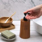 Seifenspender aus Teakholz konisch Natur 250 ml – Honigbee Seifenspender aus Teakholz konisch Natur 250 ml