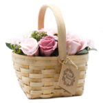 Seifenblumen Rosenstrauß Rosa im Weidenkor