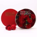 Seifenblumen Geschenkbox Rote Rosen Rund – Romantisches Duftseifen Geschenk – Honigbee Seifenblumen Geschenkbox Rote Rosen Rund – Romantisches Duftseifen Geschenk
