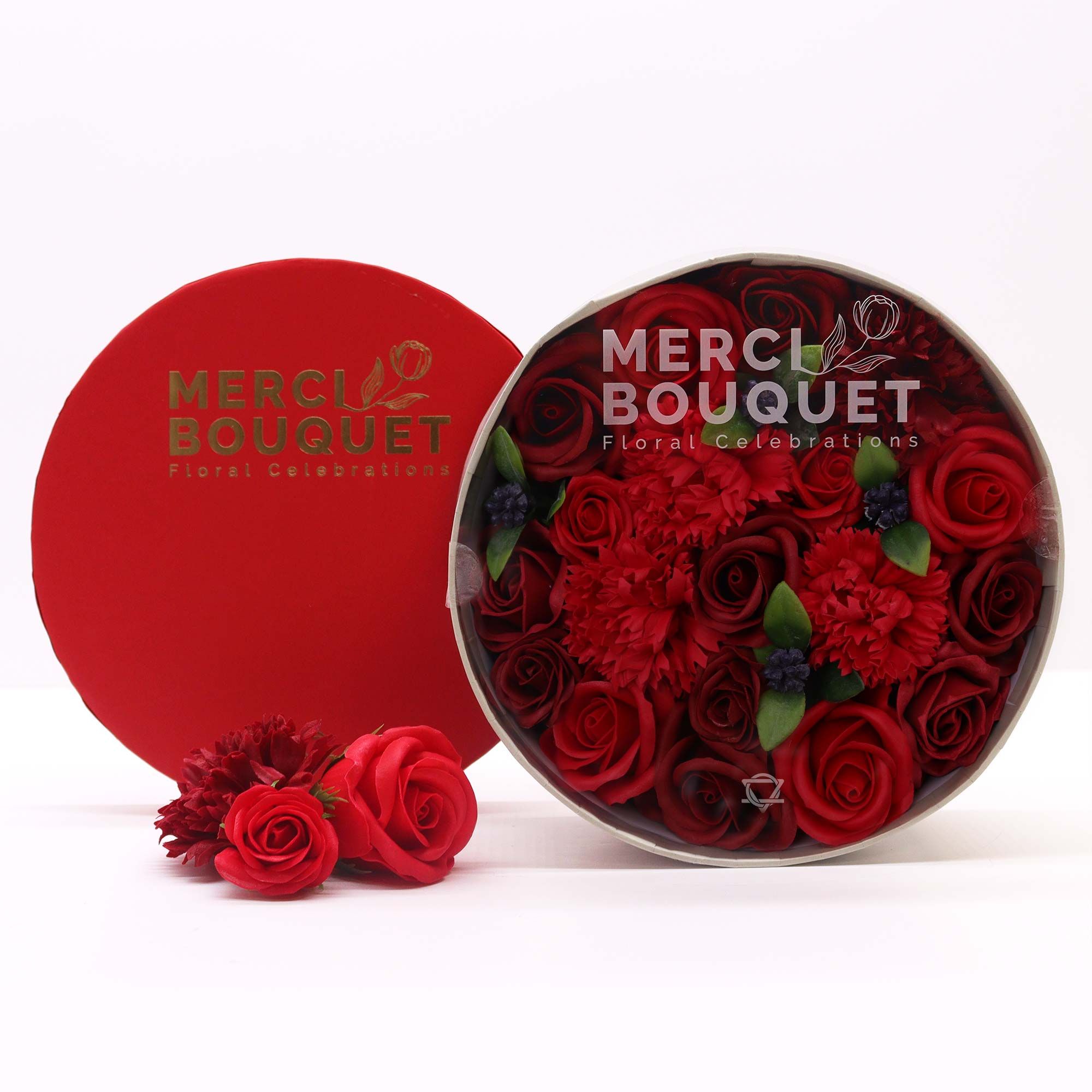 bG9jYWw6Ly9tZWRpYS8xUi80Qy82MFIzMEMxRzZXUjM0QzFSLzY2NzI4ZTUxLmpwZWc.jpg Seifenblumen Geschenkbox Rote Rosen Rund – Romantisches Duftseifen Geschenk