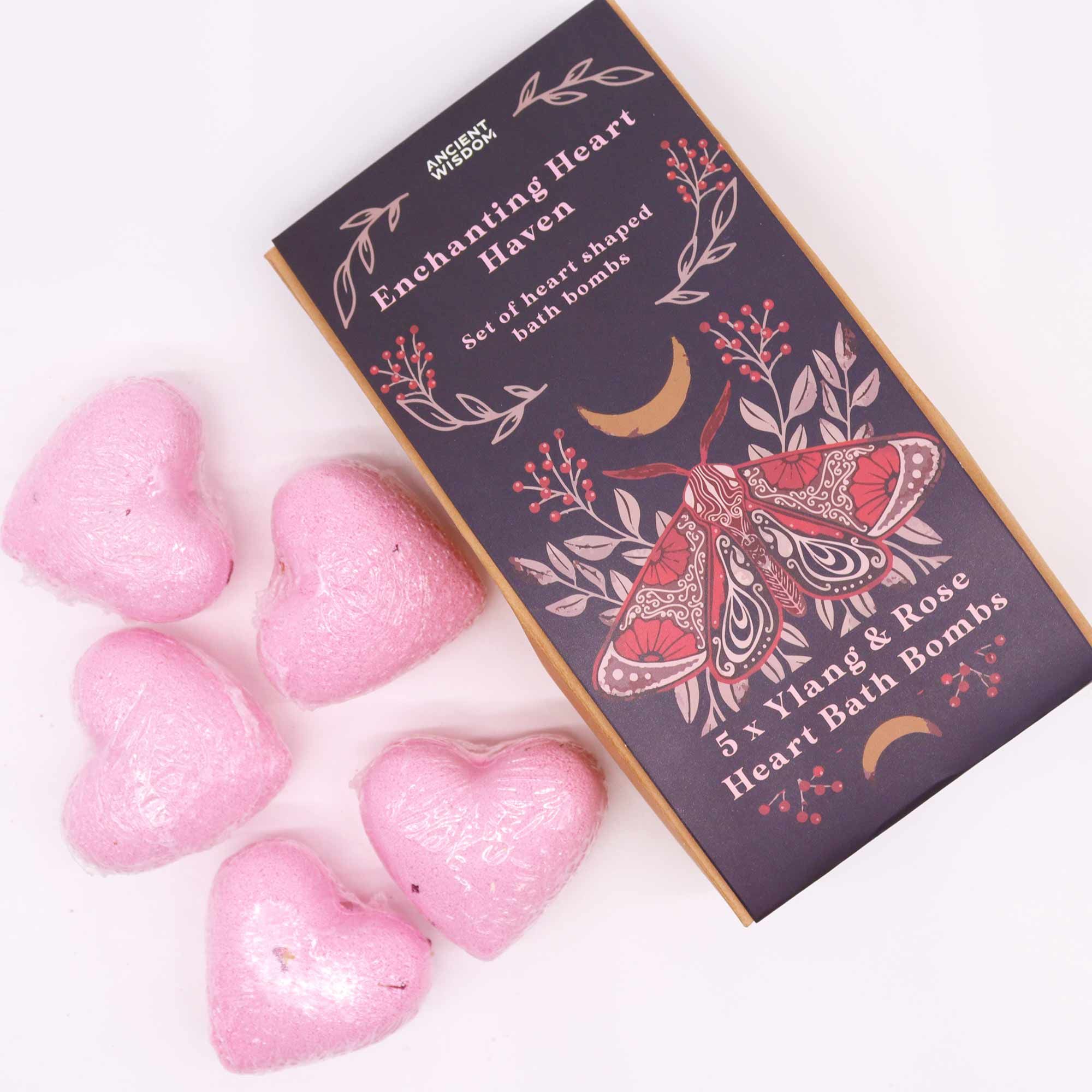bG9jYWw6Ly9tZWRpYS8xUi9DRS82MFIzMEMxRzZXUktDRTFSL2VhYTNhNTNlLmpwZWc.jpg Badeherzen Geschenkset Enchanting Heart Heaven 350 g Ylang & Rose