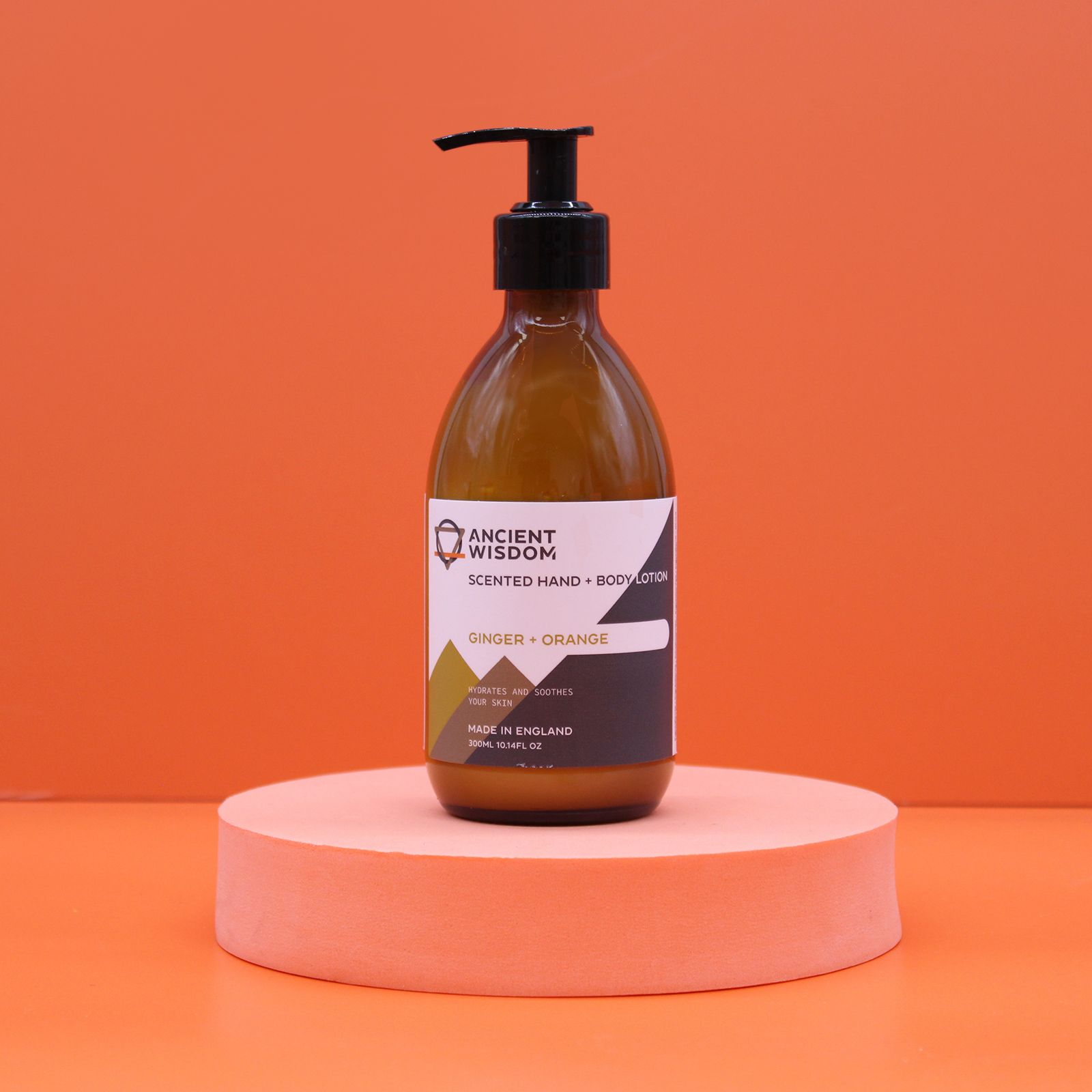 bG9jYWw6Ly9tZWRpYS9IRy84Qy82MFIzMEMxRzZSVDM4Q0hHL2Y3OWQxZjBjLmpwZWc.jpg Hand- & Körperlotion Ingwer & Orange 300 ml Vegan – Ancient Wisdom