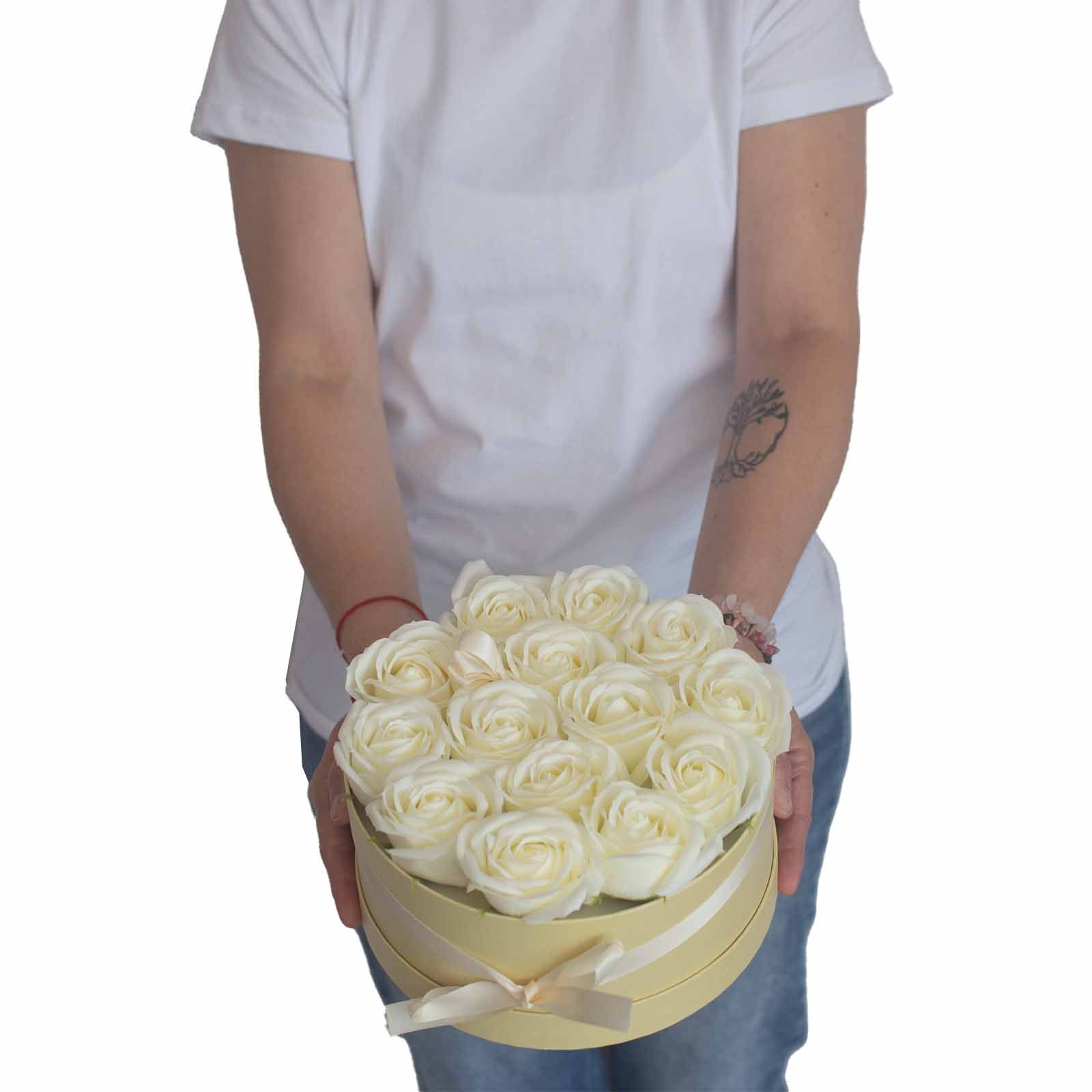 Seifenblumen Rosenstrauß Creme 9 Rosen Quadratisch – Duftseifen Geschenkbox