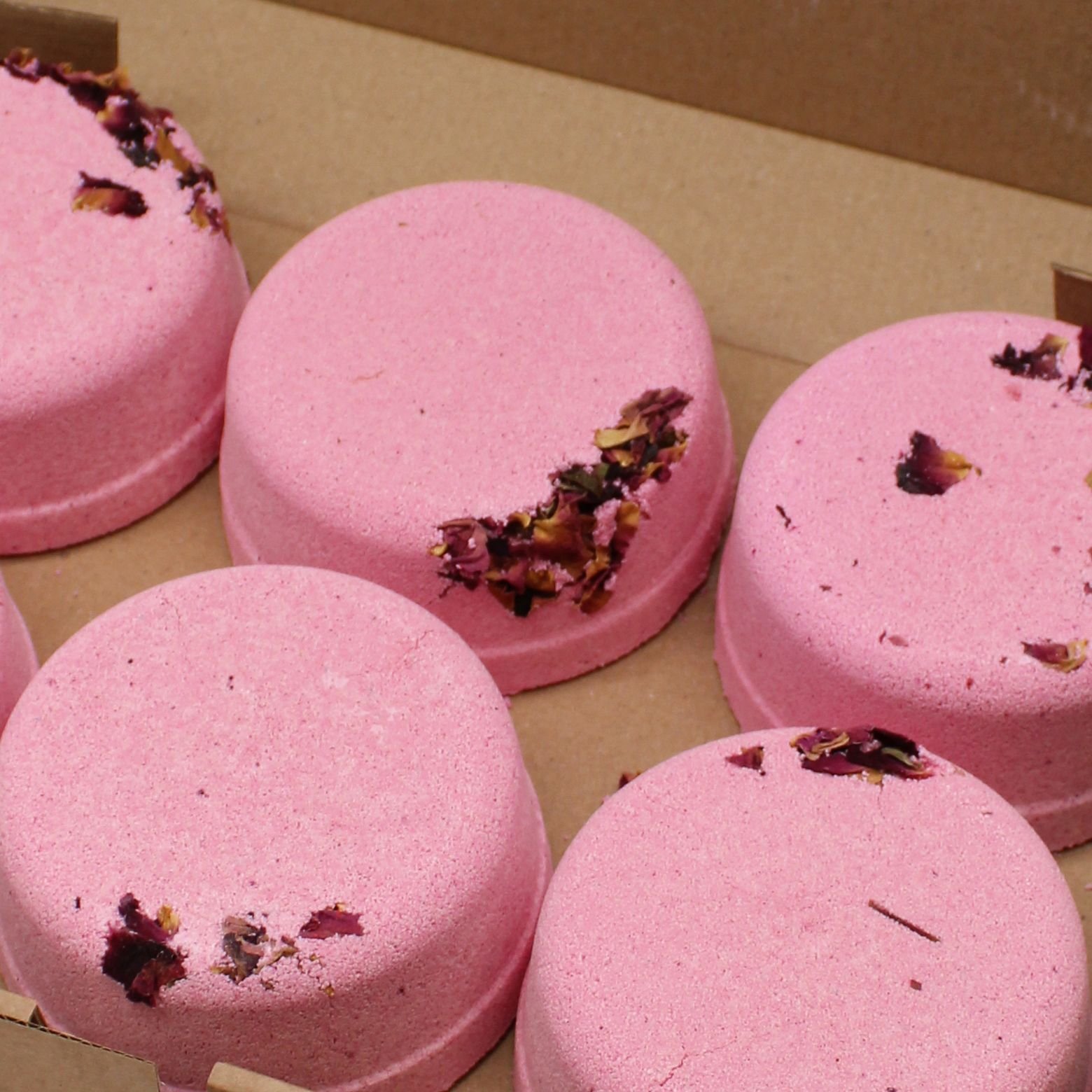Blumen Badebombe Romantic Rebel 200 g mit Lavendel & Patchouli