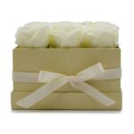 Seifenblumen Rosenstrauß Creme 9 Rosen Quadratisch – Duftseifen Geschenkbox