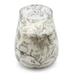 Große Glaskerze Drawn by Flame mit Blumenmotiv 150 Stunden Brenndauer – Honigbee Große Glaskerze Drawn by Flame