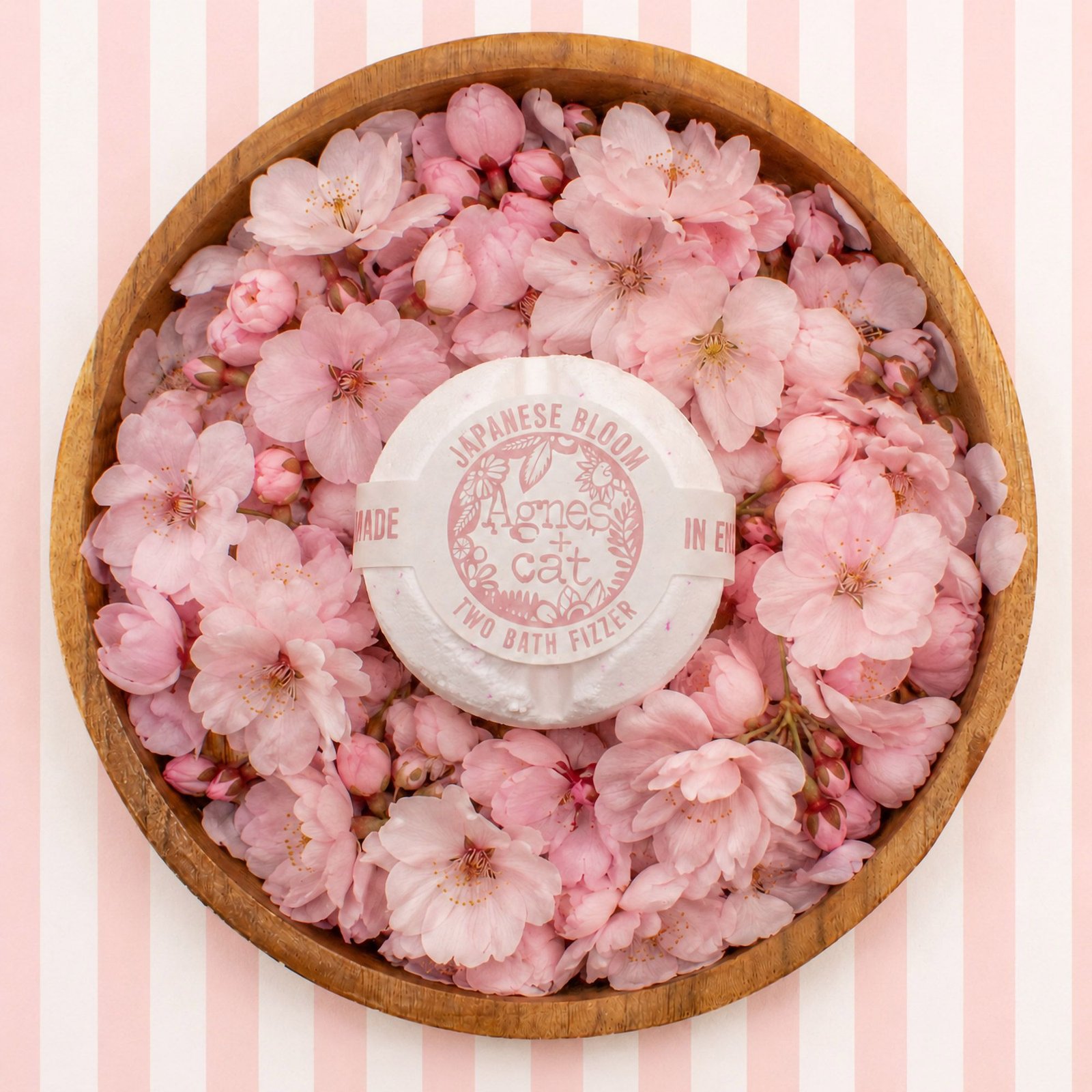 bG9jYWw6Ly9tZWRpYS9IUS9FRC82MFIzMEMxSjZHUzNFREhRL2I3MjNjMmFkLmpwZw.jpg Badebomben Badefizzer Geschenkset Floral & Citrus 3 Düfte Agnes + Cat