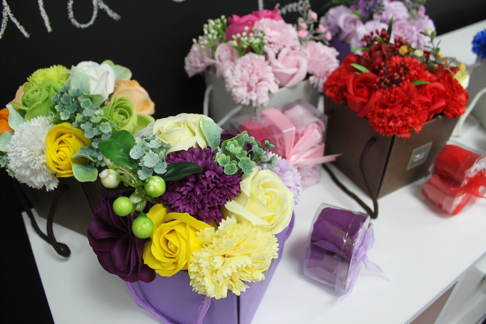 bG9jYWw6Ly9tZWRpYS9IUy9BQy82MFIzMEMxRzZHVjNBQ0hTL2I1ZDhlYzIwLmpwZWc-1.jpg Seifenblumen Bouquet Frühlingsblumen 200 g Geschenkset
