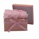 Seifenblumenstrauß Rosa 9 Rosen eckig Geschenkbox Duftseife Badeseife – Honigbee Seifenblumenstrauß Rosa 9 Rosen eckig Geschenkbox Duftseife Badeseife