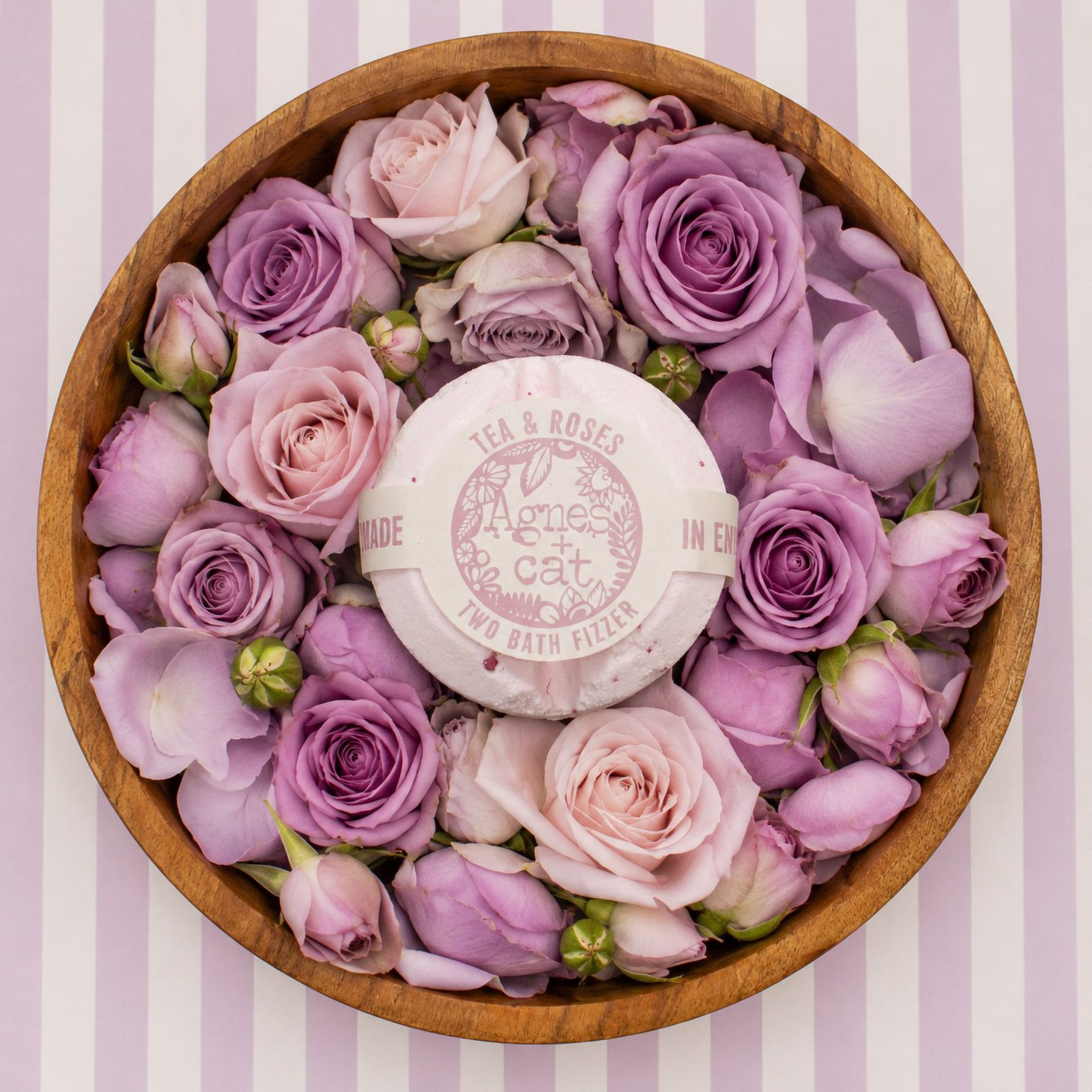 bG9jYWw6Ly9tZWRpYS9IUy9FRC82MFIzMEMxSjZHUzNFREhTL2JiNGFkY2U0LmpwZw.jpg Badebomben Badefizzer Geschenkset Floral & Citrus 3 Düfte Agnes + Cat