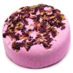 Blumen Badebombe Romantic Rebel 200 g mit Lavendel & Patchouli