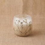 Kleine Glaskerze Wildlight Woods mit Trockenblumen 35 Stunden Brenndauer