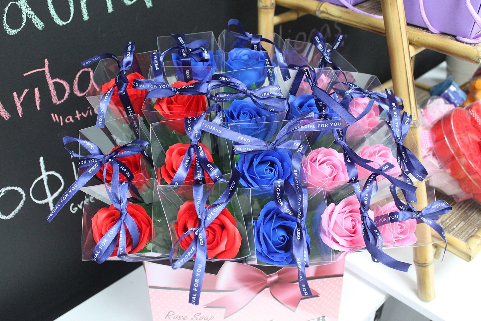 bG9jYWw6Ly9tZWRpYS9TUS9BRC82MFIzMEMxRzZHVjNBRFNRLzgyY2VlZTcyLmpwZWc.jpg Seifenblume Rose Rot Einzelne Badeblume Geschenkidee