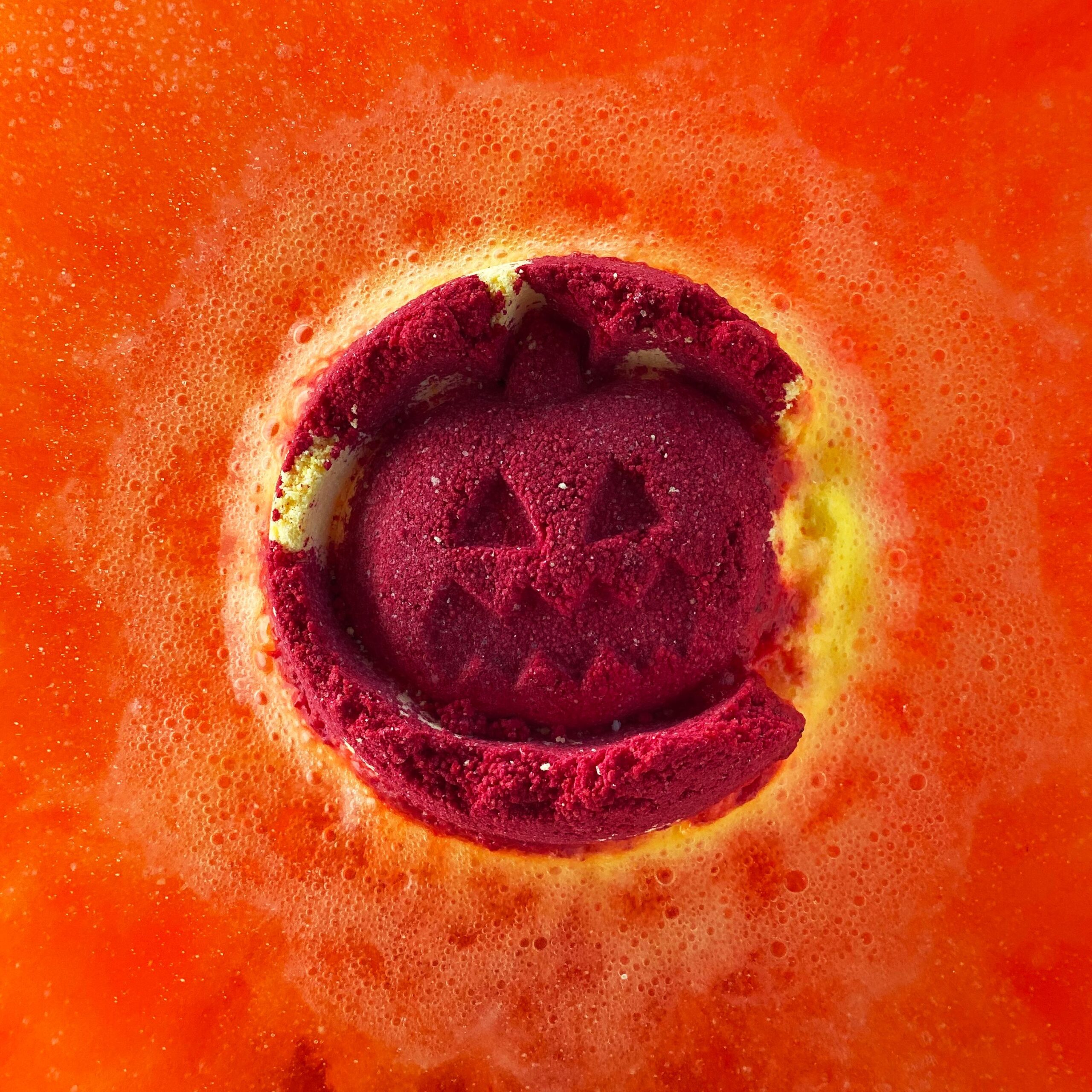 bG9jYWw6Ly9tZWRpYS9TUy9DQy82MFIzMEMxRzZSUzNDQ1NTLzZjY2IxNmY1LmpwZWc.jpg Halloween Badebombe Anis 180 g sprudelnder Badezusatz