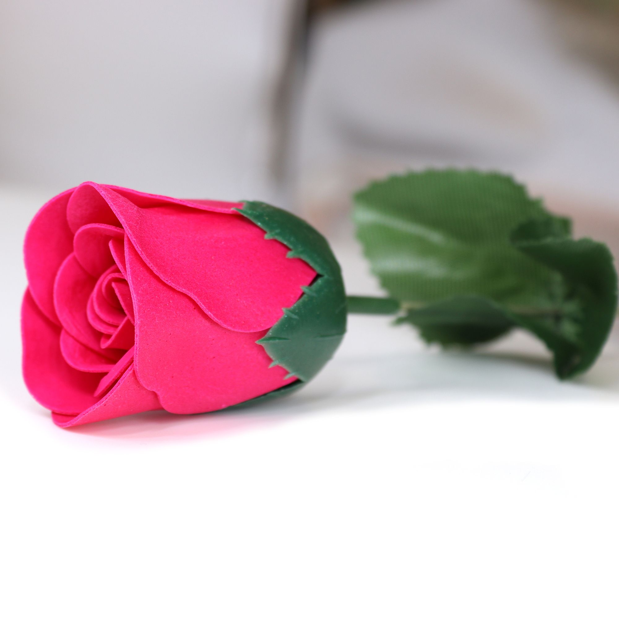 bG9jYWw6Ly9tZWRpYS9TUy9DQy82MFIzMEMxSDcwV0tDQ1NTL2I2YWFlZDBjLmpwZWc.jpg Seifenblume Kleine Rote Rose 28 g Geschenkseife