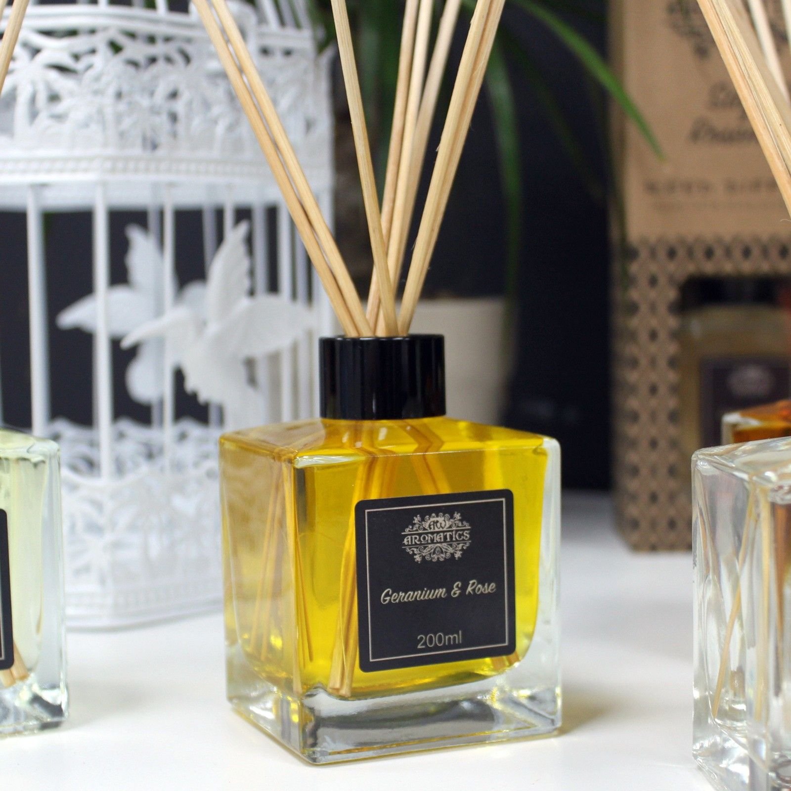 Geranie & Rose Raumduft Diffuser 200 ml – Reed Diffuser mit ätherischen Ölen bis zu 12 Wochen