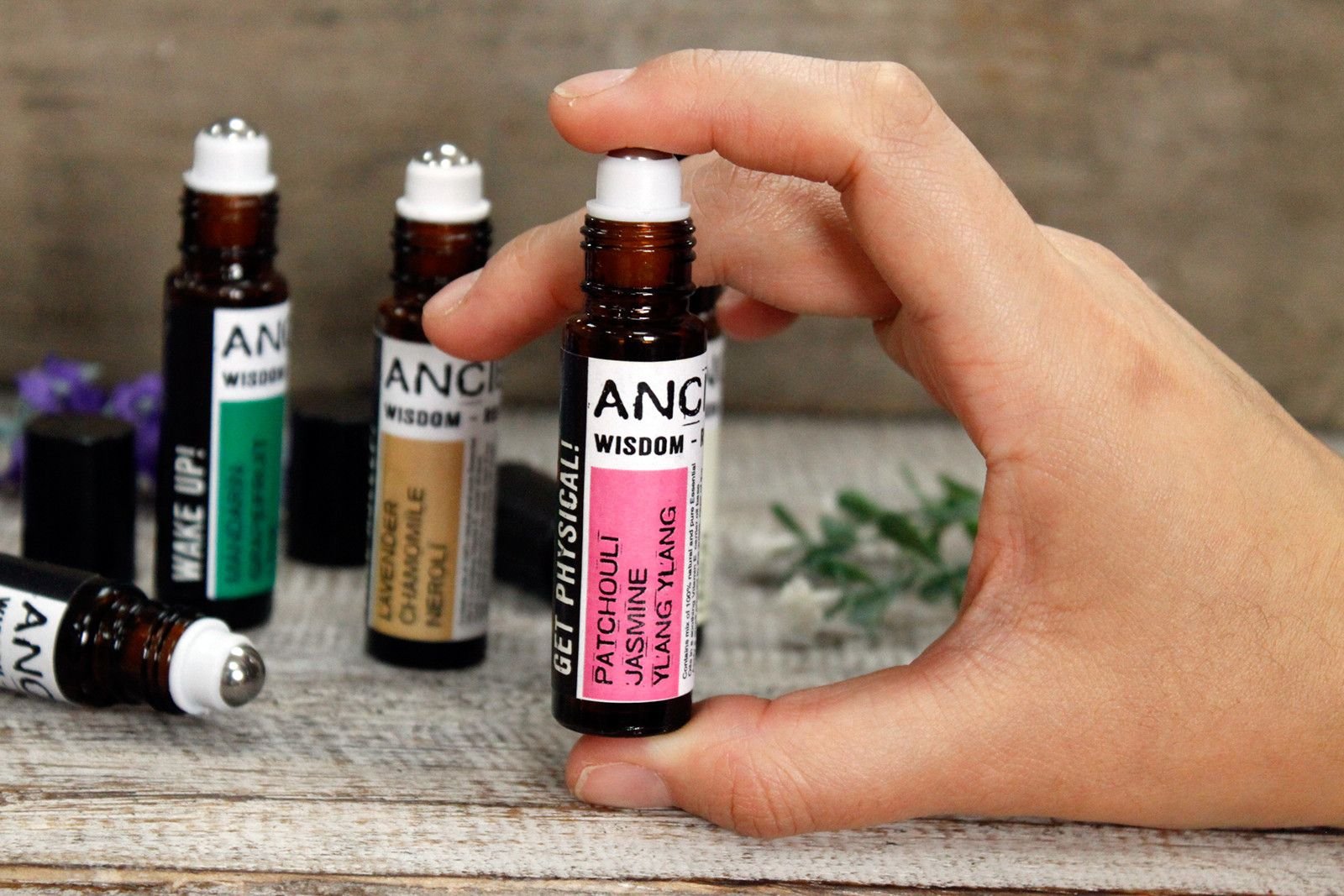bG9jYWw6Ly9tZWRpYS9ISC9KRC82MFIzMEMxRzZNU0tKREhIL2E0N2YzNzU4LmpwZWc-1.jpg Ätherische Öle Roll-On Don't Worry 10 ml – Bergamotte, Geranie & Weihrauch
