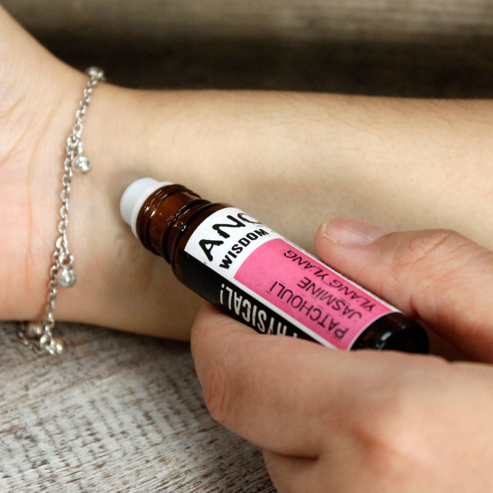 bG9jYWw6Ly9tZWRpYS9ISy9KRC82MFIzMEMxRzZNU0tKREhLL2NhMWE5Yzc0LmpwZWc-2.jpg Ätherische Öle Roll-On Wake Up 10 ml – Mandarine, Grapefruit & Limette