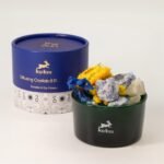 Sodalith Duftkristalle Set The Sun – Edelsteine & Trockenblumen im Glas – Honigbee Sodalith Duftkristalle Set The Sun – Edelsteine & Trockenblumen im Glas