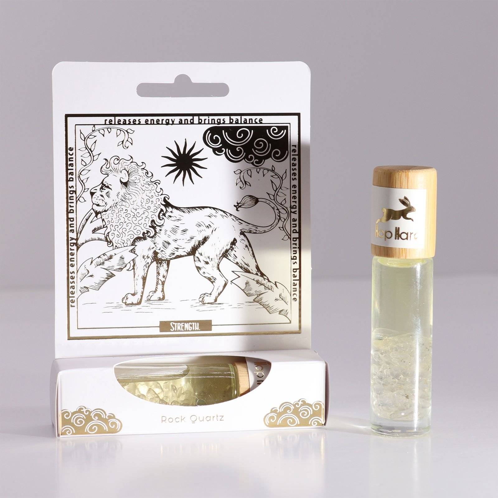 bG9jYWw6Ly9tZWRpYS8xSi9KRS82MFIzMEMxRzZXUktKRTFKL2IzNzAwZTQ3LmpwZWc.jpg The Lion Duft Roll-On mit ätherischen Ölen & Bergkristall – Tarot
