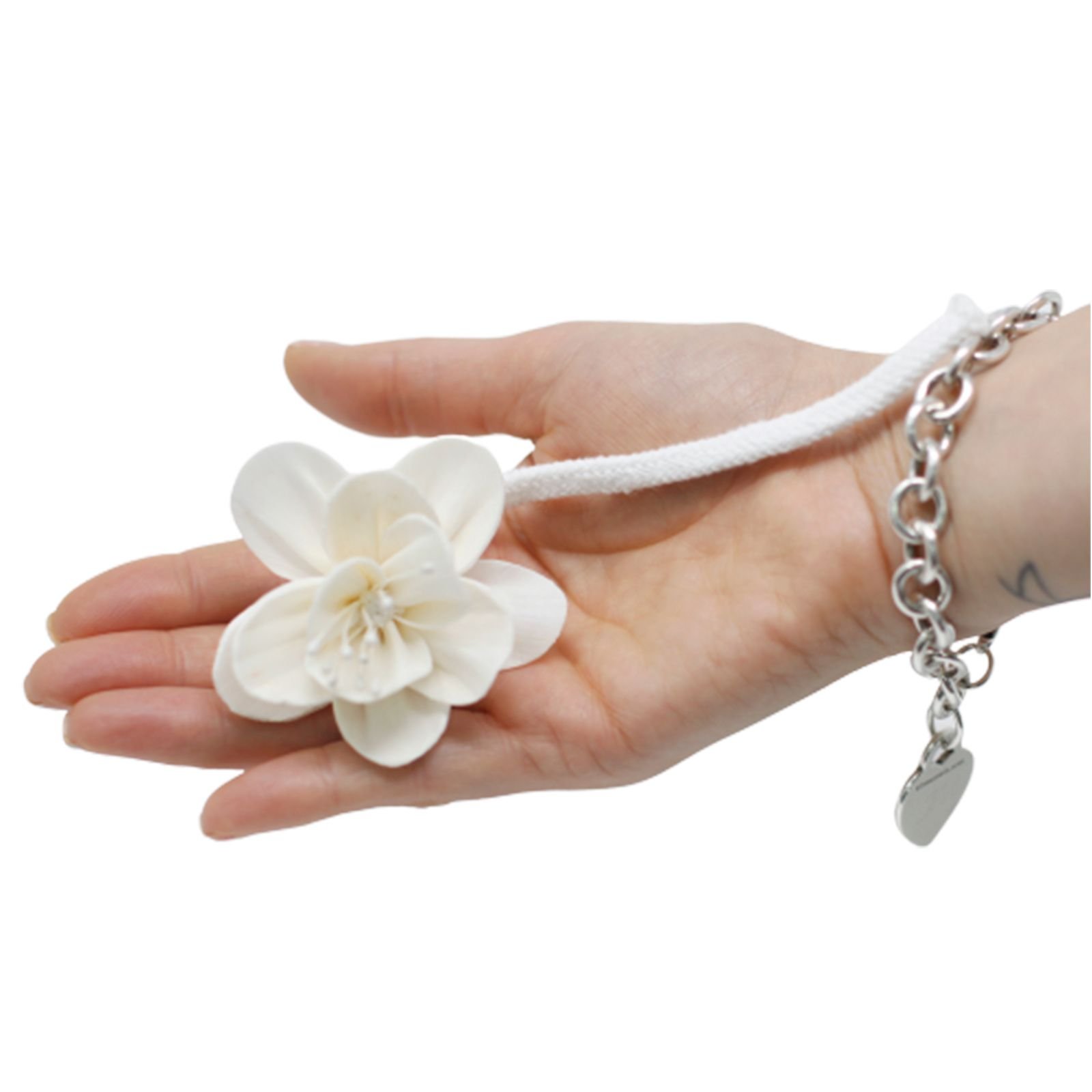 bG9jYWw6Ly9tZWRpYS9ITS8yQy82MFIzMEMxRzZNVzMyQ0hNL2NhYWIwNDQ4LmpwZWc.jpg Duftdiffuser Blumen Kleine Lilie 4 Stück – Solaholz Duftblumen mit Baumwollschnur
